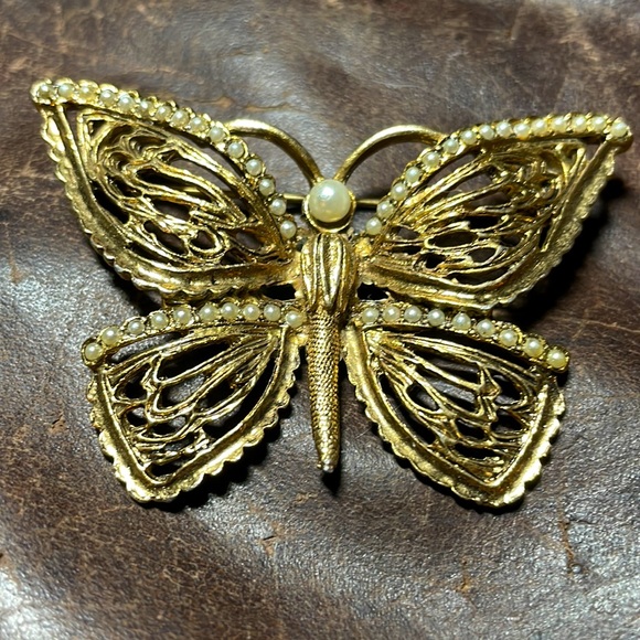 Hobe Jewelry - Vintage Hobe brooch